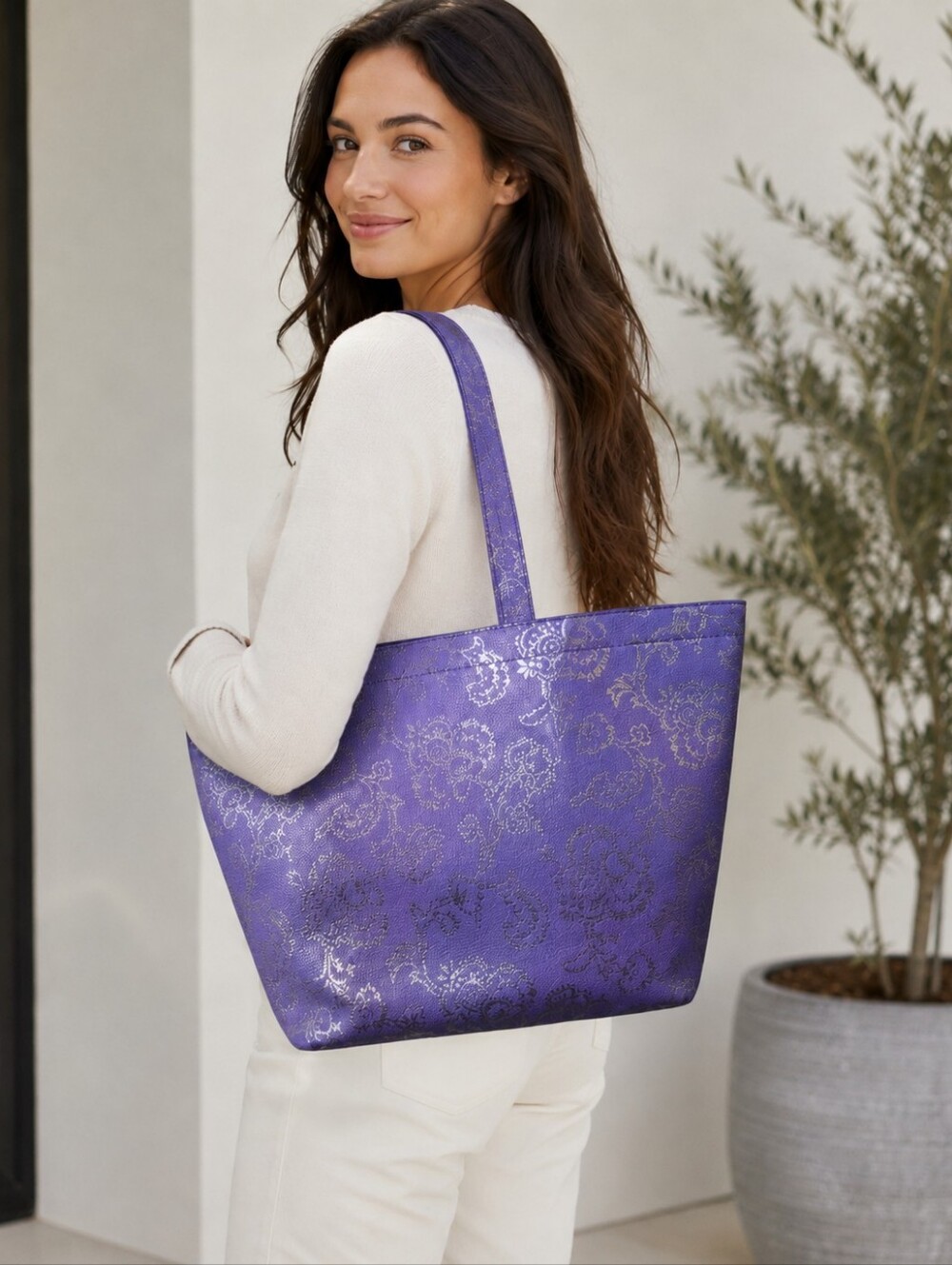 Vera Bradley Tote Small East West Tote bag in a purple Cotswolds Dahlia color